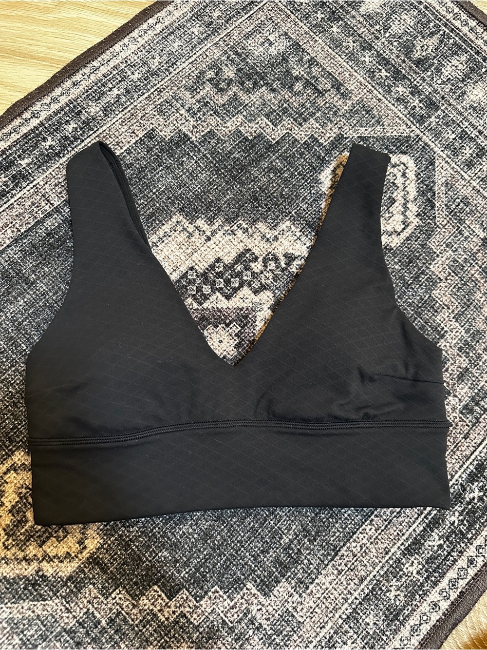 lululemon athletica Align V Neck Bra Diamond Cut C/D - Picture 3 of 4